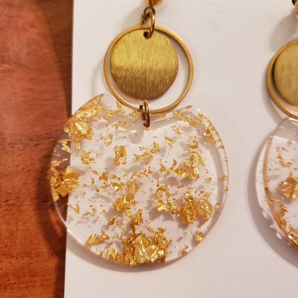 NEW Handmade Resin Gold Flakes Mod Gold Earrings - Picture 3 of 6
